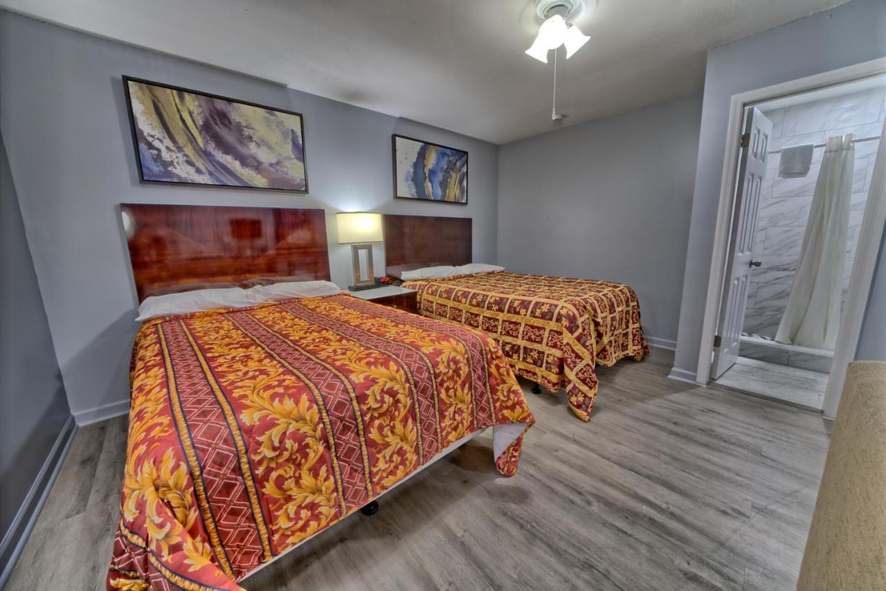 Deluxe Family Room