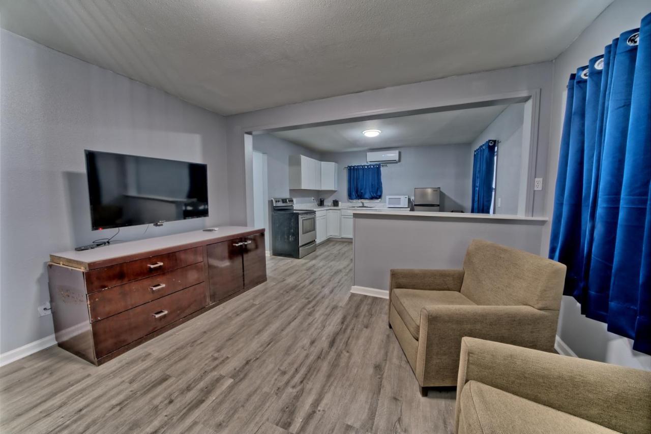 One-Bedroom Apartment Pool View