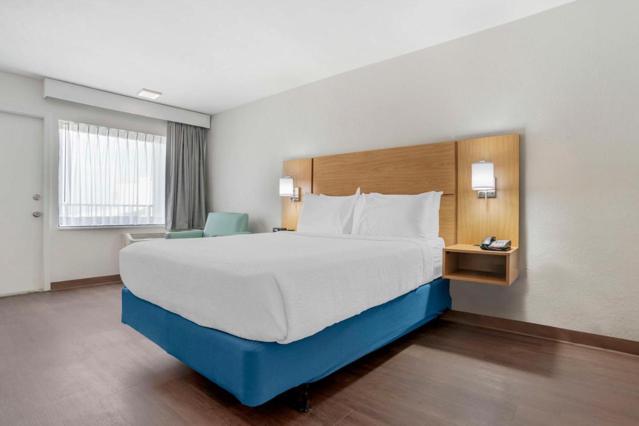 Quarto com Cama Queen-Size e Banheiro para Mobilidade Reduzida - Acesso para Pessoas com Mobilidade Reduzida/Não Fumante