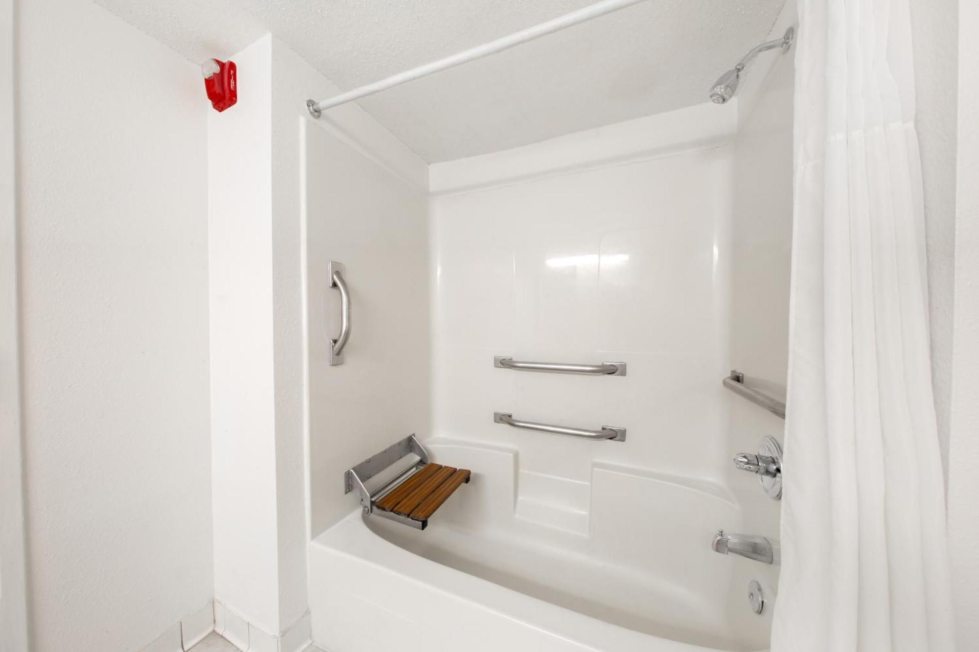 Beachfront Classic Room - King - ADA