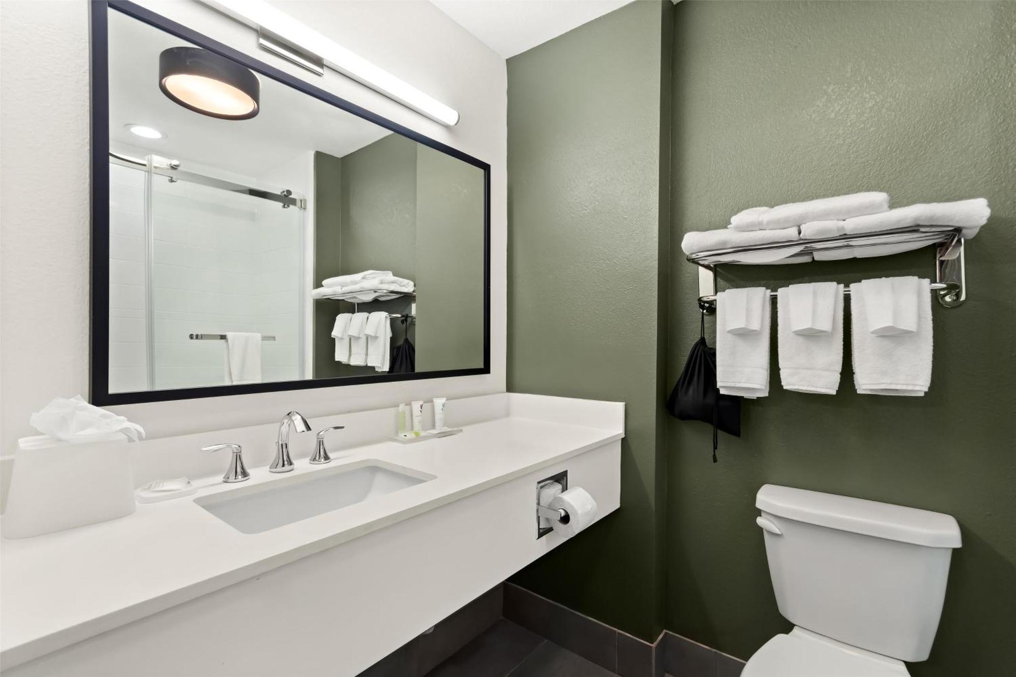 King Suite,1697882704:JPEG