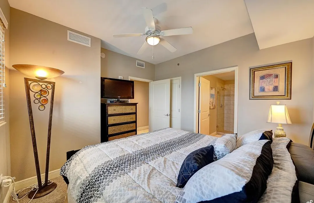 Gorgeous Oceanfront Condo With Bbq-1