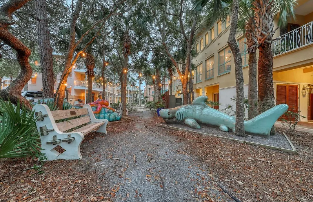 Downtown Carillon 2 200 Lazy Roux-1