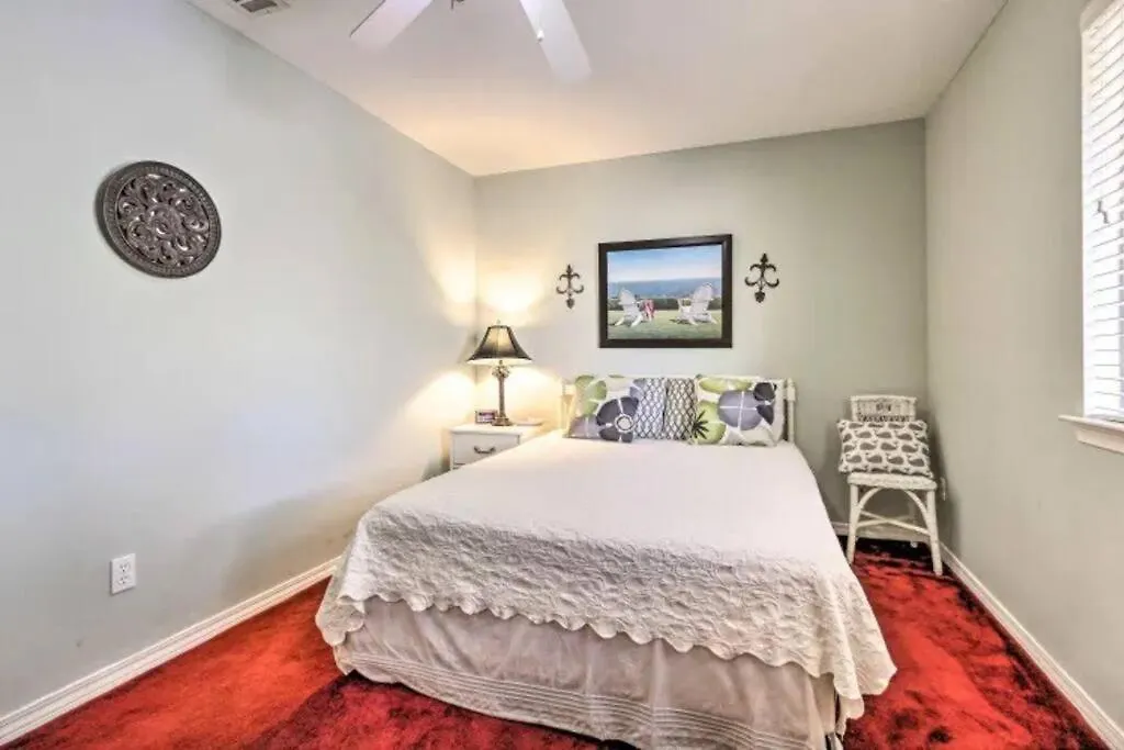 Resort Gem W/ 2-Bedrooms And Easy Walk To Beach-1