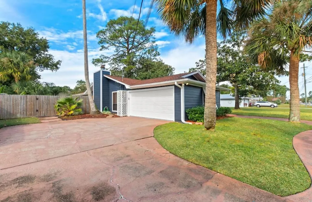 The Flip Flop Stop - Private Heated Pool, Pool House, Backyard Oasis And Game Room-1