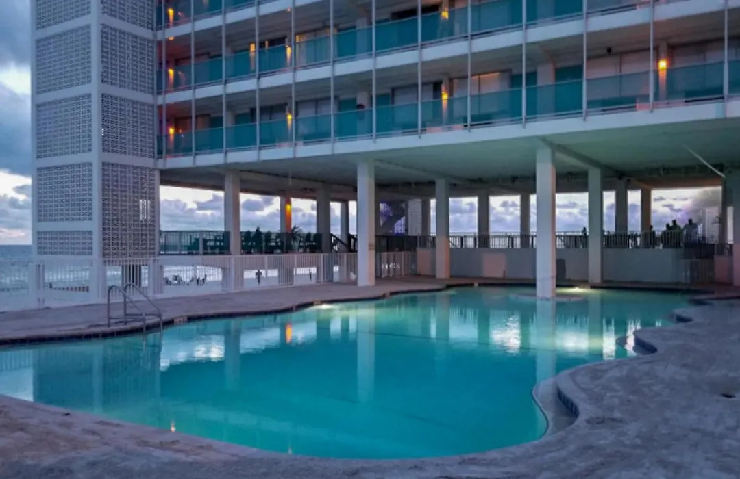 Fontainebleau Terrace 600-1