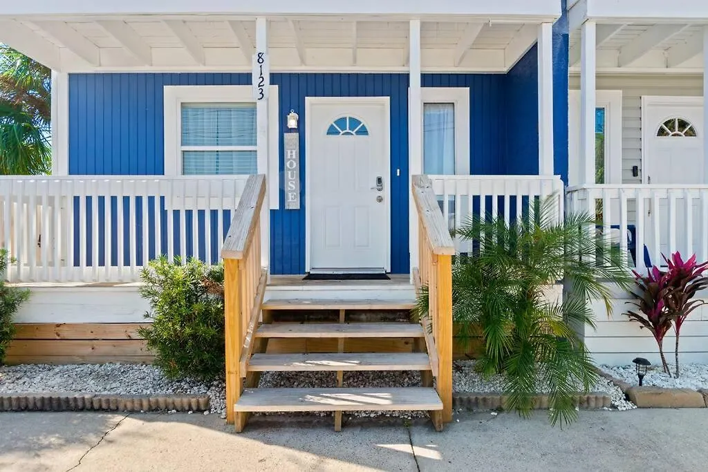 Beach Bum Club With Beach Gear Included, 6 Min Walk To Beach, Bbq, Pet Friendly-1