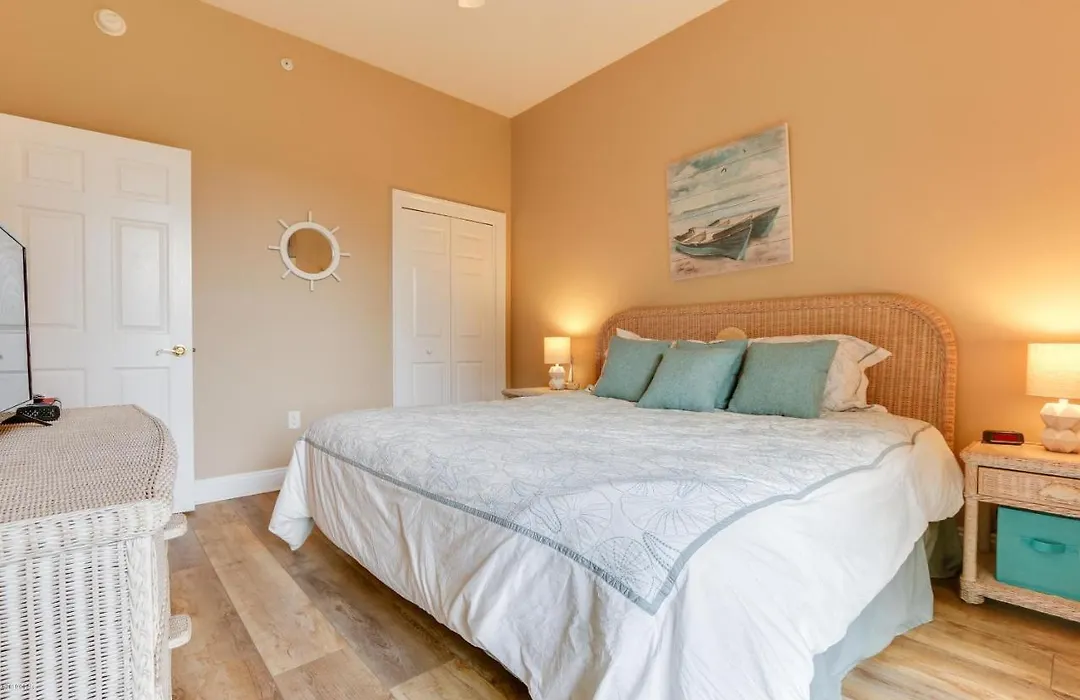Comfortable Modern Condo With Amazing Ocean View From 750 Sqft Balcony - Unit 0107-1
