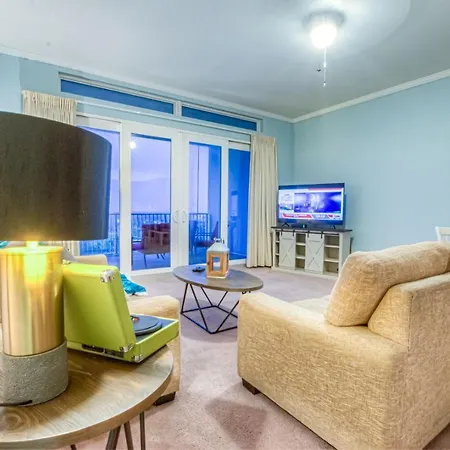 Large 3 Bd Penthouse 2034 In Laketown, Great Views And Amenities!-2