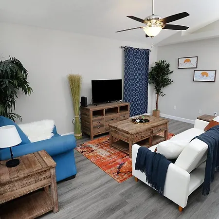 Stylish 3Br2Ba Home Gated Community Cozysuites-3