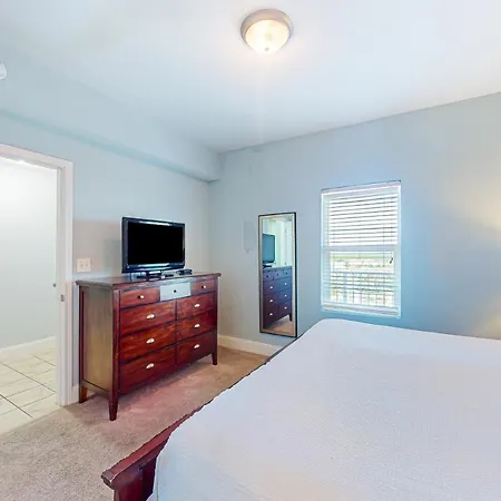 Laketown Wharf 1114 Apartment-3