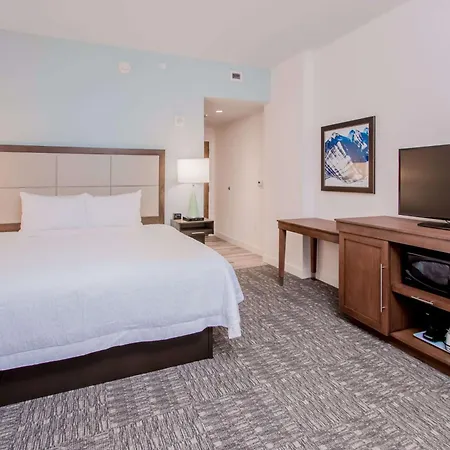 Hampton Inn & Suites Panama City Beach-Beachfront-2
