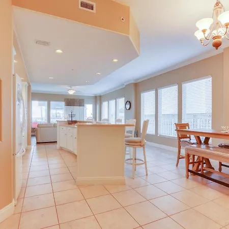 Comfortable Modern Condo With Amazing Ocean View From 750 Sqft Balcony - Unit 0107-2